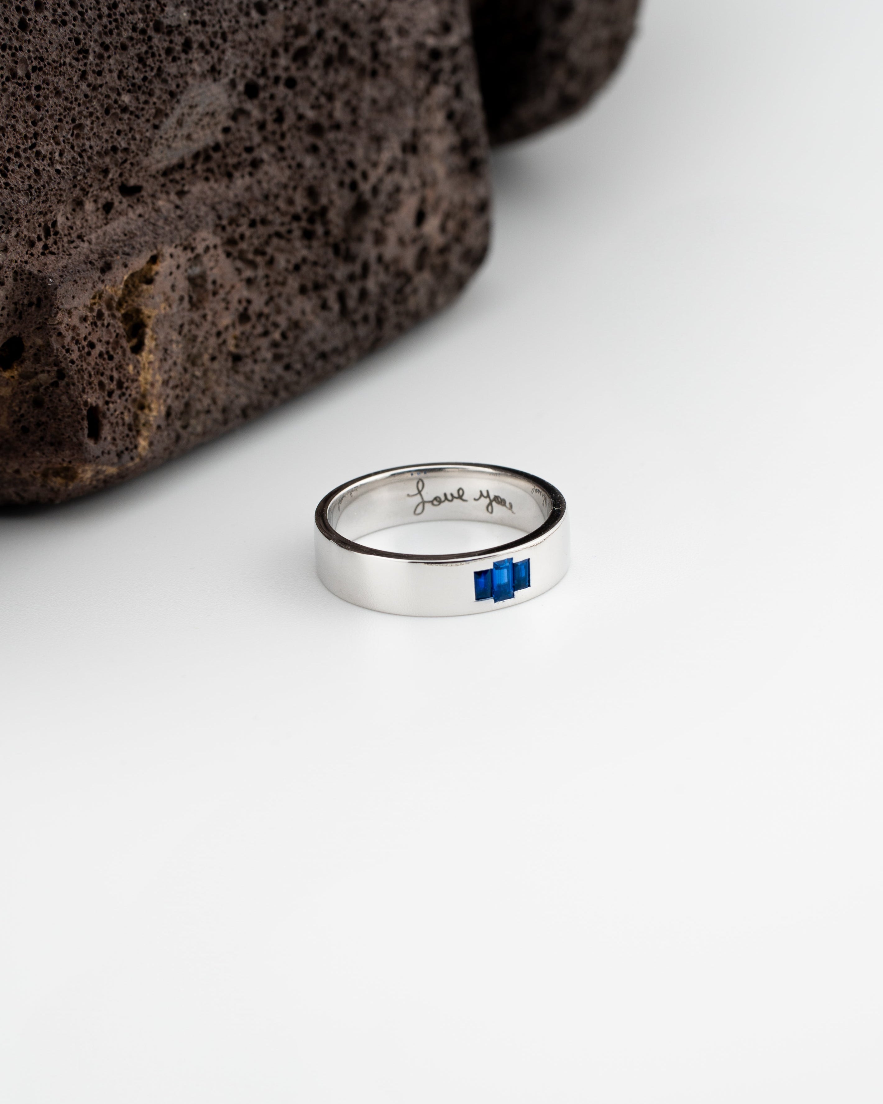 How to Choose the Perfect Wedding Band for Your Unique Style